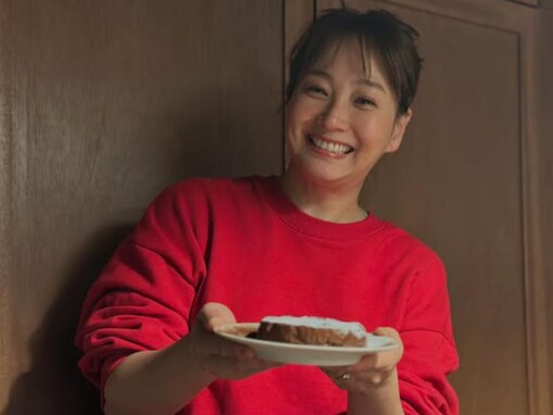 「最高過ぎる」庄司智春、2025年初の「俺のオンナ」ショットを公開！ 「ステキな奥さん！」