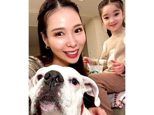 「ほんと美人親子」紅蘭、愛犬9歳の誕生日を娘と祝福し話題に！ 「幸せをずっと祈っています」