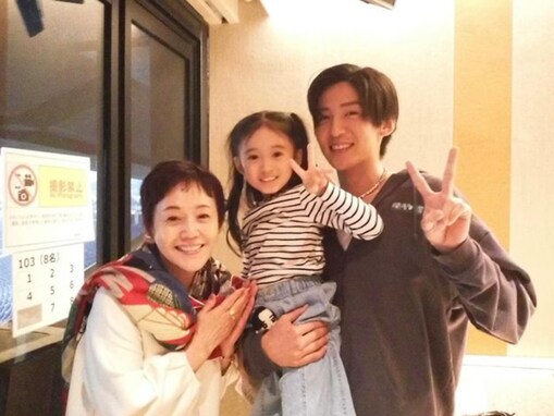「めめのライブに来てたの!?」大竹しのぶ、“家族”再会ショットに反響！ 「すてきな3ショット」
