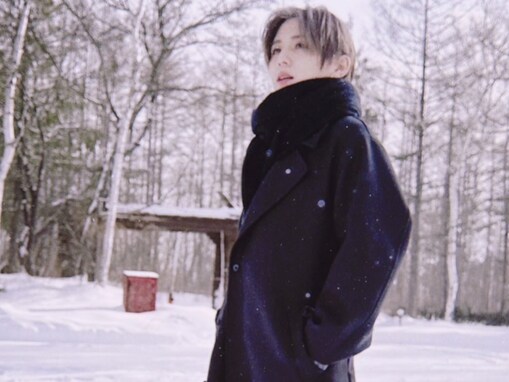 「来世は山田に巻かれるマフラーなりたい」山田涼介、雪とのコラボに絶賛の声！ 「王子様でしかない」