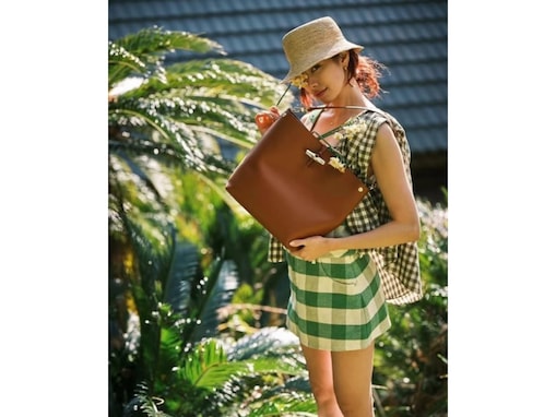 森星、美しい絶対領域あらわに！ 超ミニ丈ワンピースで圧巻スタイル際立つ