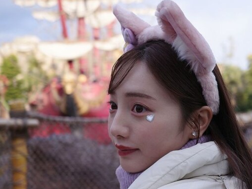 「カメラを撮る手が止まらなかった」元乃木坂メンバー、ディズニーで母親の誕生日を祝福！ 「来年はタイ」