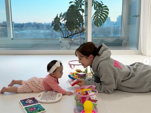 元ICONIQ・伊藤ゆみ、広過ぎる新居で生後8カ月娘とのツーショット公開！ 「めちゃラクになりました」