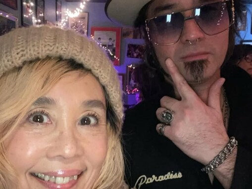 「ラブラブですねえ」野沢直子、イケメン再婚相手とのツーショット公開！ 「イケてる2人」