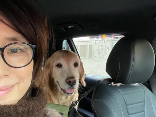 「治ってよかった」石田ゆり子、愛犬とのオフショットを公開！ 「いつ見てもかわいらしい」「幸せ」