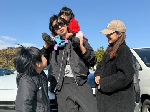 第3子妊娠の川崎希、「1番つわりが重い」吐露も幸せそうな家族ショット！ 「もうお腹目立つくらい大きくて」