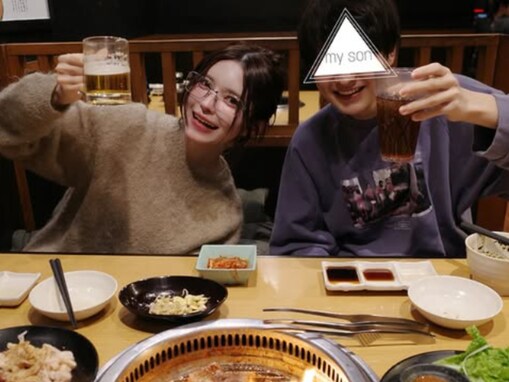 「口元が似てる」益若つばさ、16歳息子とのツーショットを公開！ 「カップルかと思った」「いい親子」