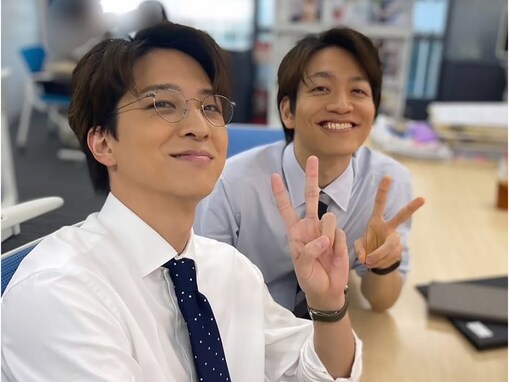 「仕事にならんて」寺西拓人、今江大地とスーツ姿のツーショットを披露。「そこに転職したい」の声が殺到