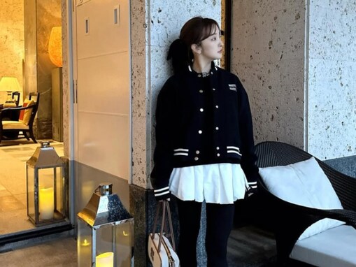 板野友美、超ミニスカの黒タイツで圧巻の美脚を披露！ 「素敵なコーデでお似合い」「可愛いともちゃん」