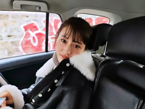 「たまらんです」綾瀬はるか、貴重なプライベートショットに反響！ 「綺麗な目」「美しすぎる」