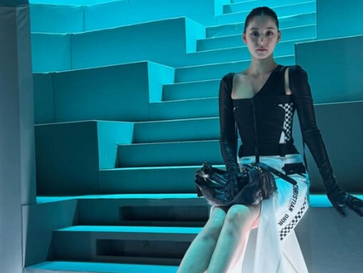 「スタイル良すぎ！」新木優子、圧巻スタイル際立つ美脚ショットにファン歓喜！「圧倒的な美のオーラ」