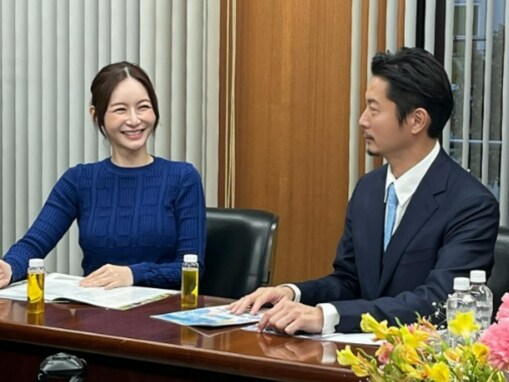 「オーラやば」黒木啓司、スーツ姿の夫婦ショットを公開！ 「素敵なご夫婦」「EXILE感バリバリ」