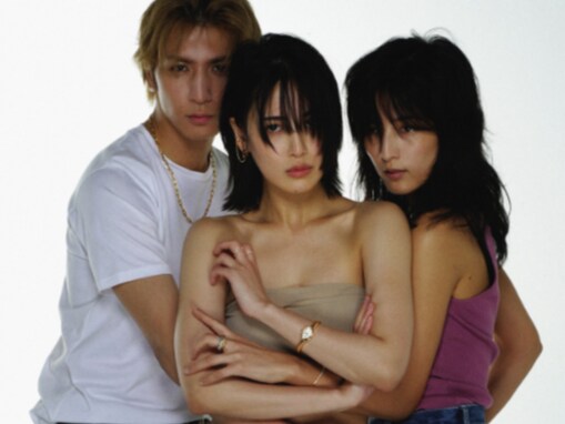 「何このビジュ大爆発兄妹」藤井夏恋、美男美女の“三兄妹初共演”モデルショット！ 「美しすぎるかっこよすぎる」