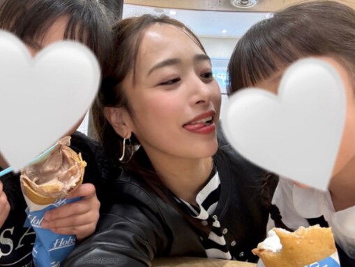 「ママいい顔してる」近藤千尋、娘2人との親子ショットに反響！ 「甘いもの最高」「可愛すぎる」