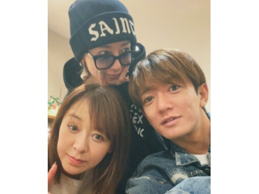 「ママ若い！」みちょぱ、夫・大倉士門＆母とのスリーショットを公開！ 「旦那さんもイケメンだね」