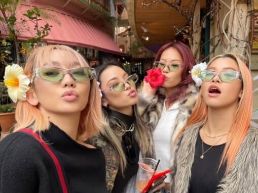 「みんなビジュよすぎ」倖田來未、美人“四姉妹”ショット公開！ 「混ざりたいくらい楽しそう」