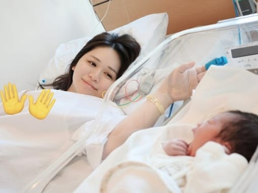 「急きょ帝王切開に」元HKT48メンバー、第1子出産を報告！ 「母子ともに健康」で出産直後の親子ショットも披露