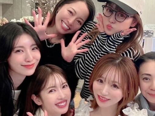 「エモ過ぎる」くみっきー、美女だらけのプライベートショットを公開！ 「このメンバーが大好き」