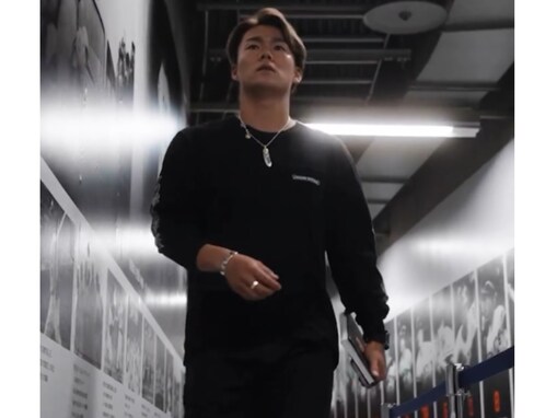 山本由伸、球場入りの私服姿に「かっこいい！なんのCMかと思ったよ」反響。「カブス打線抑えてやれ」