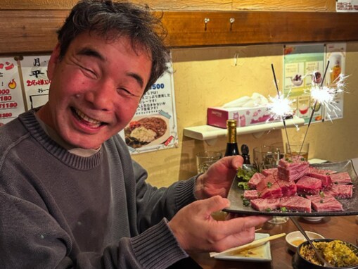 「おじさん喜んでた」有吉弘行、ダチョウ倶楽部・肥後の誕生日を祝福！ 「ベロンベロンやん笑」