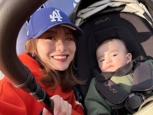 「パパのお仕事見学へ」井戸田潤の19歳年下妻・蜂谷晏海、息子とのツーショット公開！ 「かわいい」