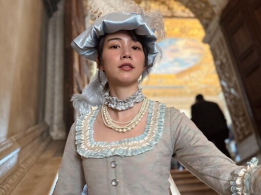 「ヴェネツィアの女神」のん、気品あふれるドレスショットを公開！ 「オードリー・ヘプバーンのよう」