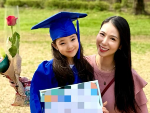 「成長した姿をみて感動…」紅蘭、美人娘の卒園ショット公開「ママがすっごく嬉しそうな素敵なお写真」