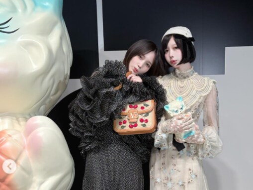 「神秘的」あの、個性派コーデで本田翼とツーショットを公開！ 「かわいいしカッコイイし最強」