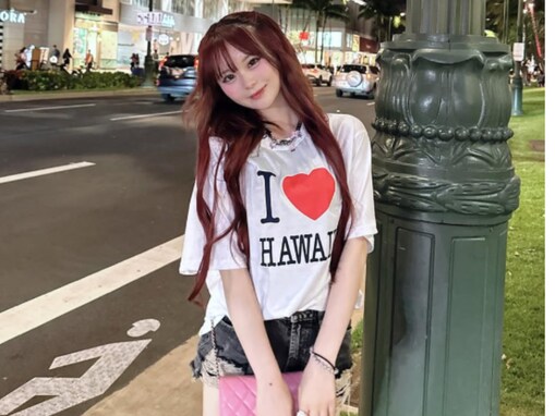 「反則すぎる」人気YouTuber、真っ白美脚際立つショットにファン歓喜！ 「スタイル良すぎ」