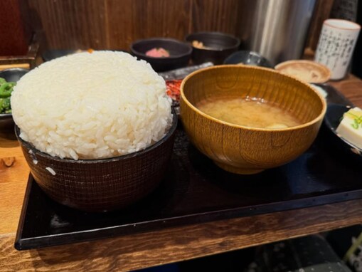 「まさかのエイプリルフール？」クロちゃん、驚きの昼ご飯を公開！ 「てんこ盛りやんけ」「本性が現れた」