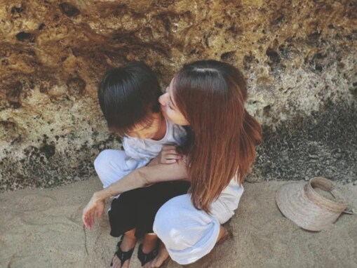 「2人ともかわいい」吉川ひなの、息子とのツーショットに反響の声続出！ 「充実してる日々ってことやね」