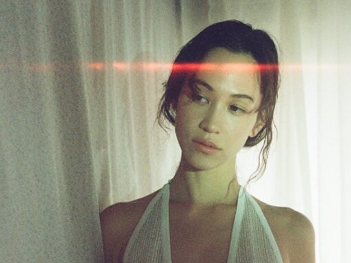 「透けてる？」水原希子、セクシー過ぎるモデルショット公開！ 「美し過ぎる」「めちゃくちゃきれい」