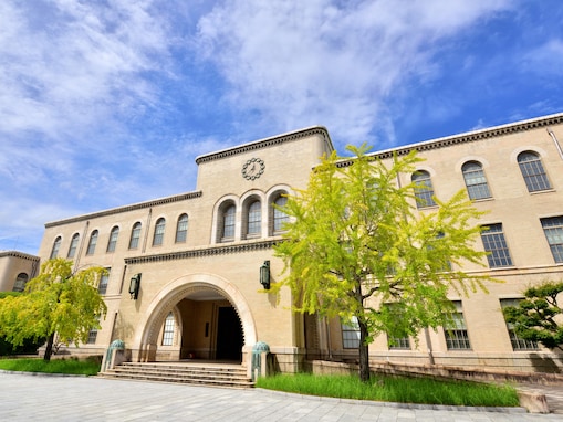 「『一緒に働きたい』と思う地方国公立大学」ランキング！ 2位「神戸大学」、1位は？