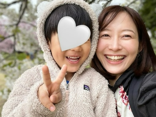 元サッカー日本代表の美人妻、4歳息子とのお花見ショット公開！ 「綺麗なお母さん」「良い笑顔です」