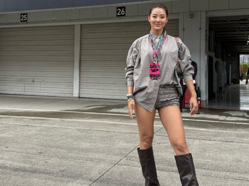 「スタイル抜群」すみれ、圧巻の美脚ショットにファン歓喜！ 「脚長い」「カッコイイ」