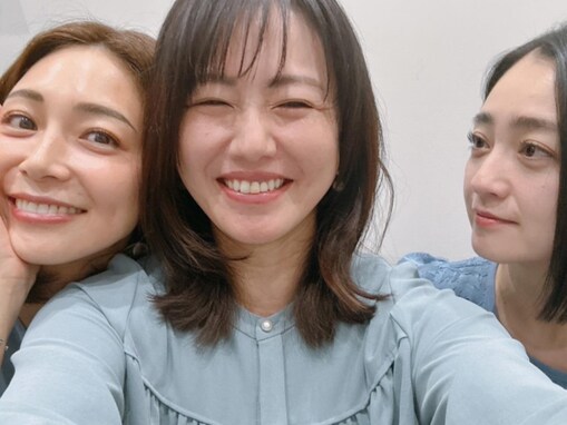 「皆さますっぴん!?」安達祐実、磯山さやか&相武紗季とのドラマオフショット公開！ 「すごい美人三姉妹」