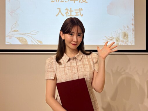 「社長可愛すぎるじゃない」小嶋陽菜、入社式ショット公開「こじはるって今、社長なんか？ すげー」
