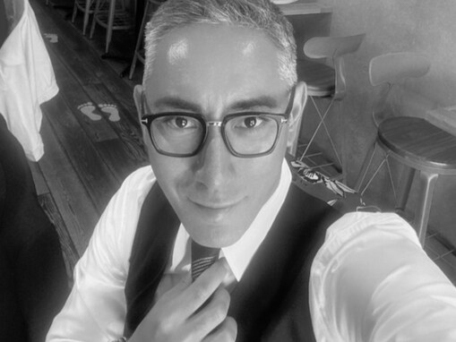 「カッコいい！」市川團十郎、息子の入学式でスーツ姿披露「可愛い赤ちゃんがもう中学一年生だなんて」