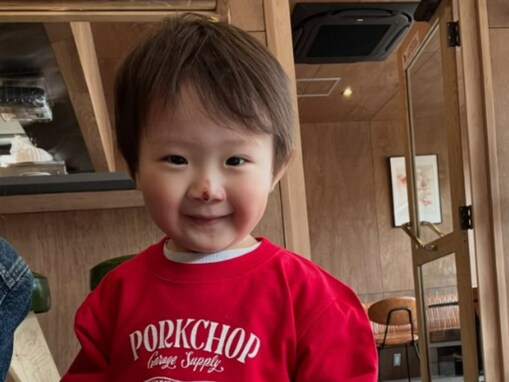 「似てきてますね」元バレーボール女子日本代表のエース、2歳息子のアップショットに反響！ 「かわいいな」