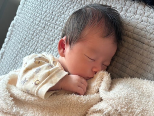 「可愛いすぎるー！」出産した元人気アイドル、かわい過ぎる新生児を公開し話題に！「奇跡のかたまり」