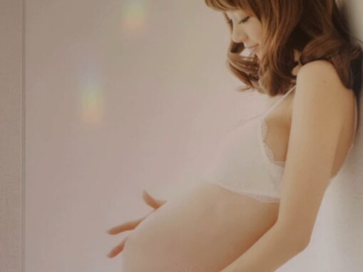 「娘が13歳になりました〜」ほしのあき、思い出のマタニティーフォトを公開！ 「ステキな飾り付け」