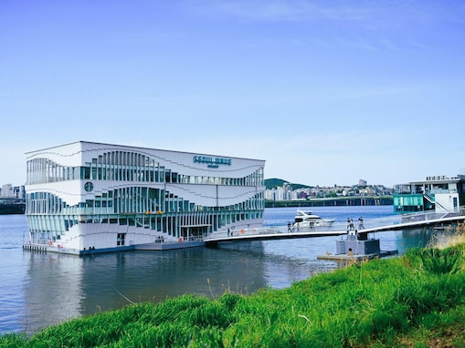 聖地と化した人気店、話題の「北朝鮮が見えるスタバ」も……いま韓国のスターバックスが面白い理由