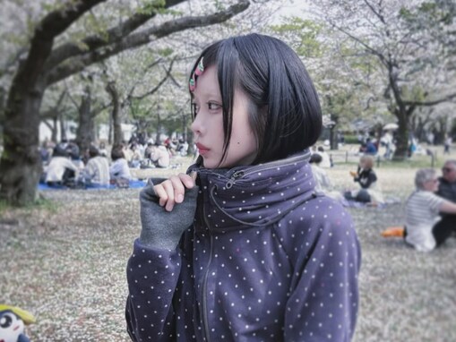「びじゅ強すぎる」あの、変装なしの花見ショット披露！ 「人がおしよせて来ないのかね」「透明感すごい」