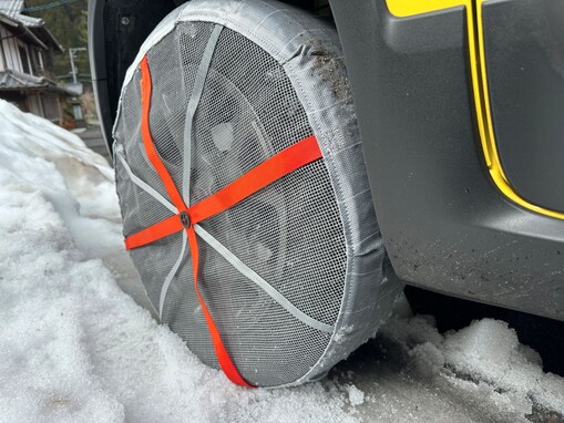 10分足らずで装着できる手軽さ！ノルウェー生まれの布製タイヤチェーン「オートソック」