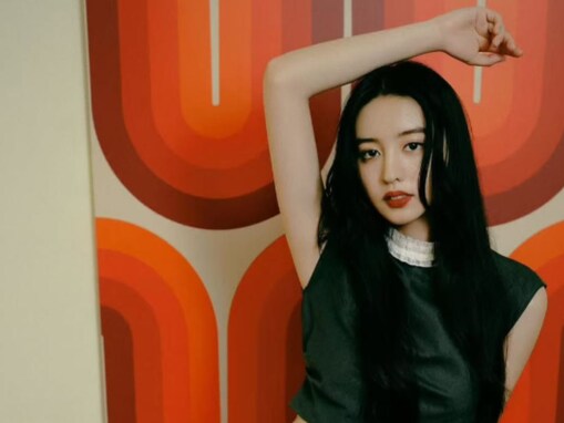 Koki,、中国ファッション誌とコラボで美しいモデルショット公開！ 美ウエスト際立つ色っぽい姿