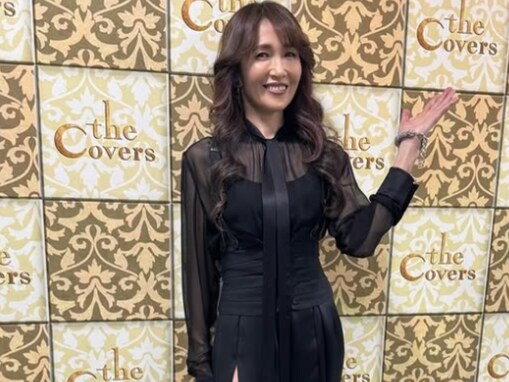 「ドキドキしちゃいました」工藤静香、深過ぎるスリットから美脚を大胆披露！ 「脚が綺麗〜」