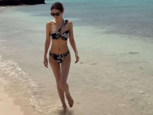 黒木啓司の美人妻、ビキニ姿で“完璧”なスタイルを披露！ 「5人も産んだとは思えない程の美ボディ」