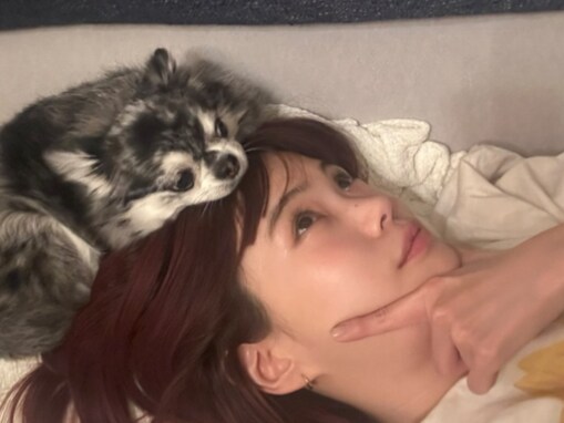 「世界一かわいい犬」アイナ・ジ・エンド、愛犬とのプライベートショットに「キュート過ぎる」の声！