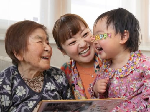 「95歳と5歳と2歳」柳原可奈子、家族ショット公開！ 「親子3代最高の笑顔」「ひ孫と一緒は素敵」
