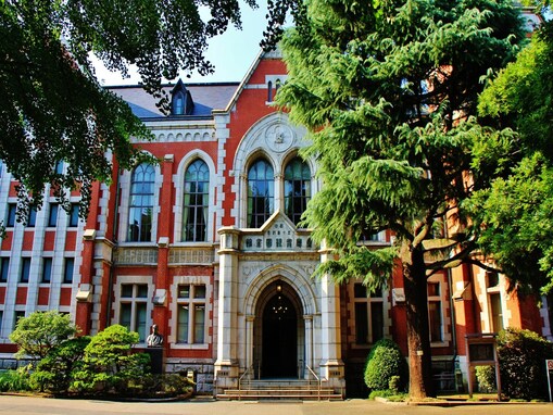 「有名企業への就職実績が豊富」だと思う日本の大学ランキング！ 「慶應義塾大学」を抑えた1位は？